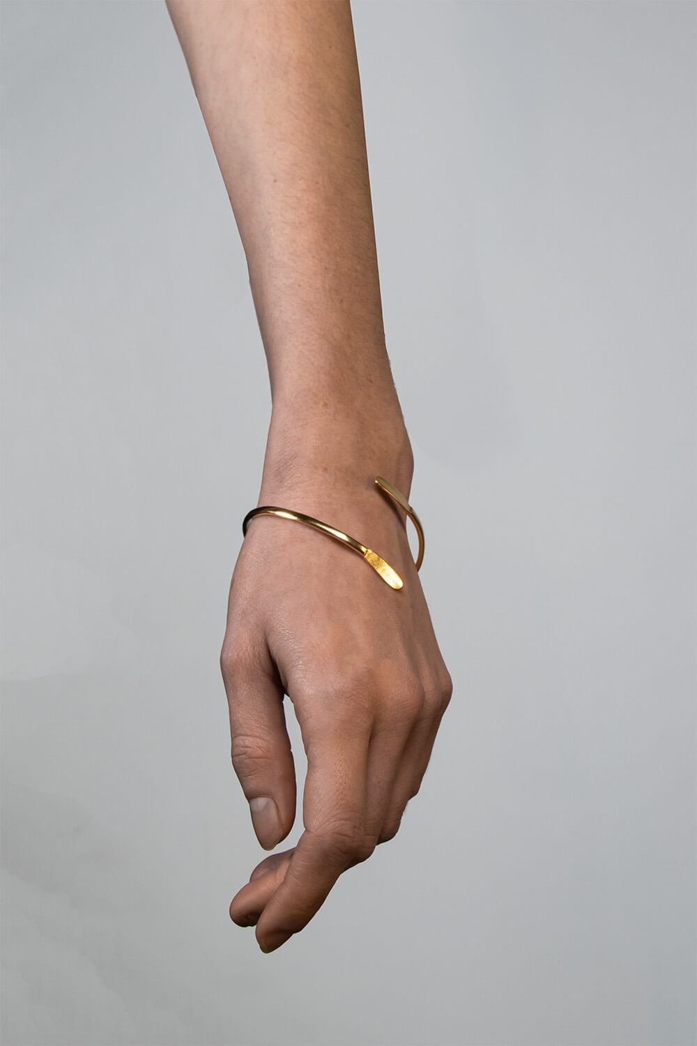 OLONG , FLAT , BRACELET , BODY , LOW