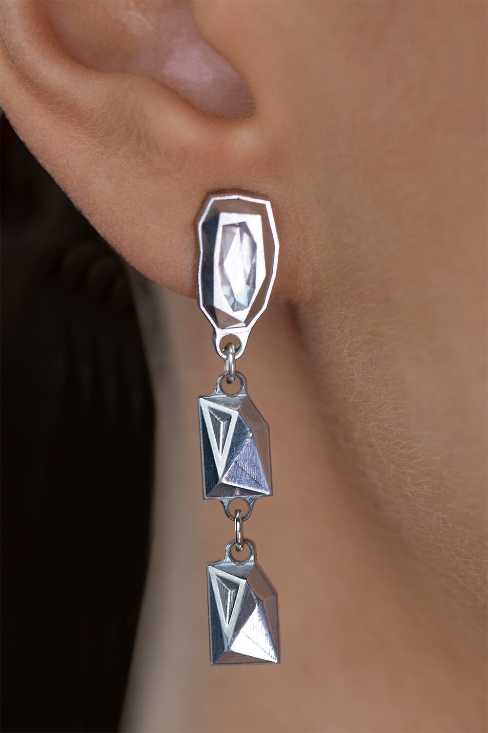 DIAMOND , 3 , EARRING , BODY , LOW