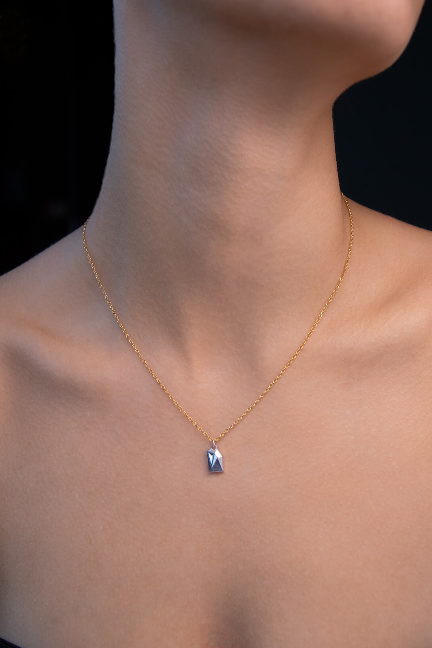 DIAMOND , CHAIN , SMALL , BODY , LOW