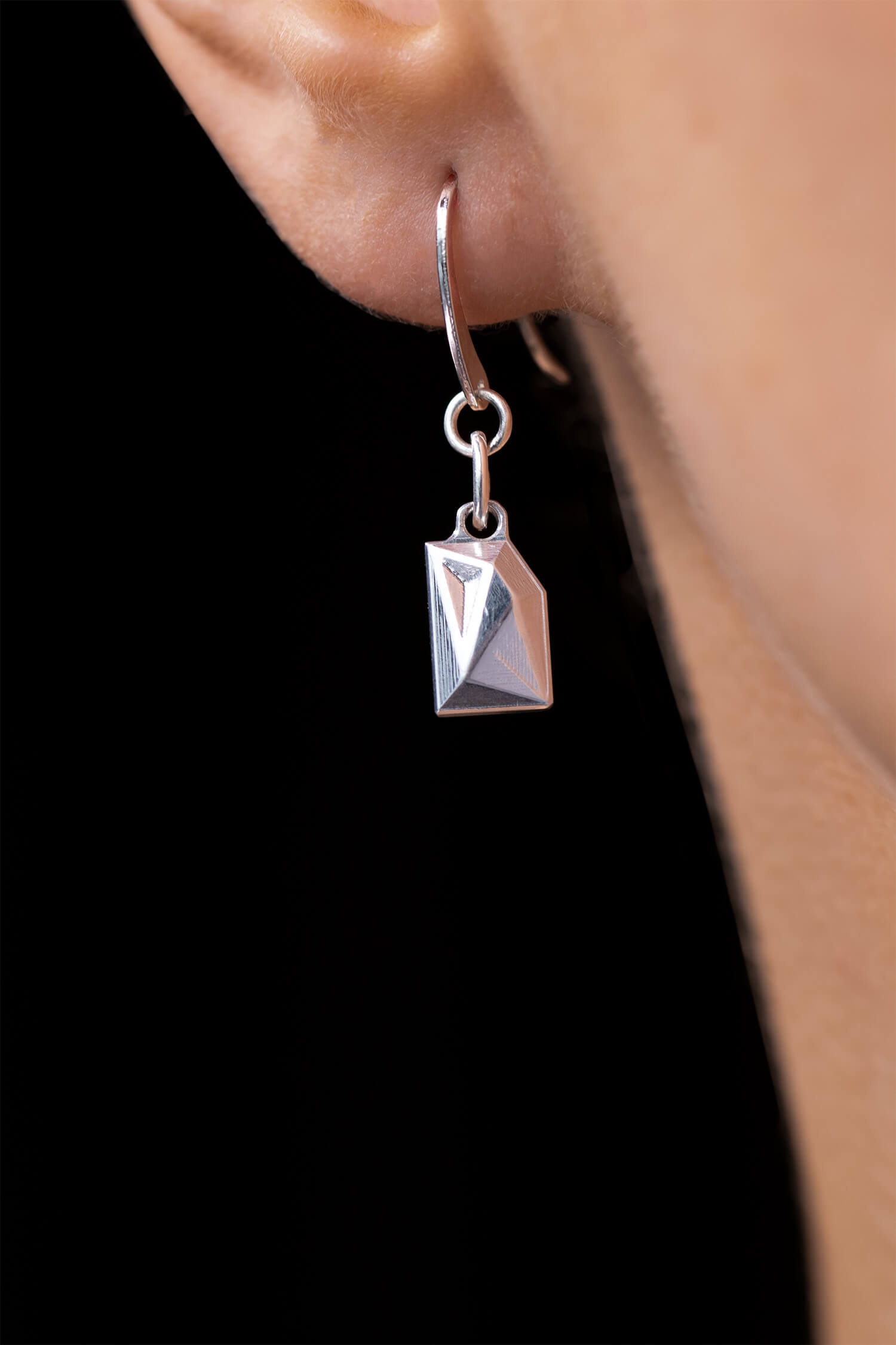 DIAMOND , HANGING , EARRING , BODY , LOW , 2