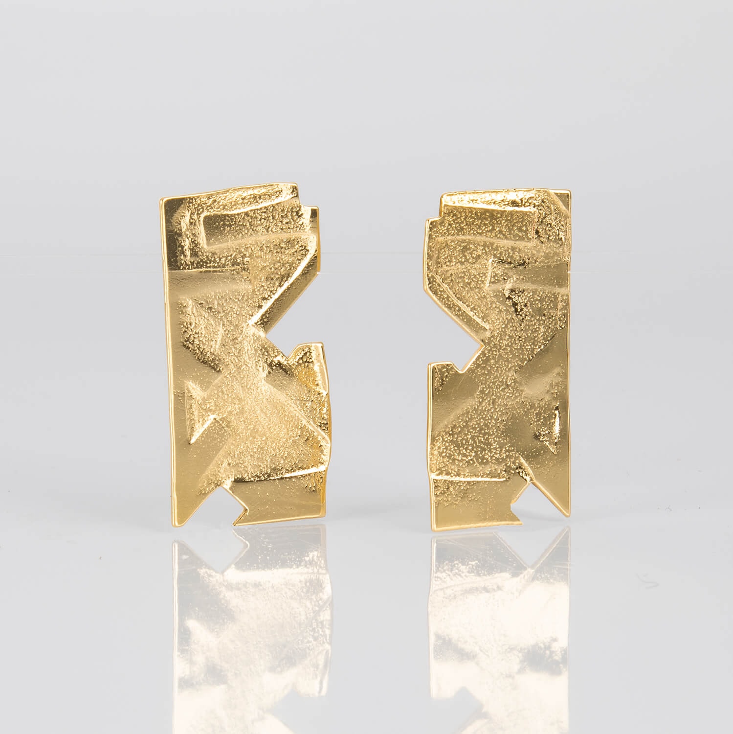 LEFT , EARRINGS , R BIG , SIDE
