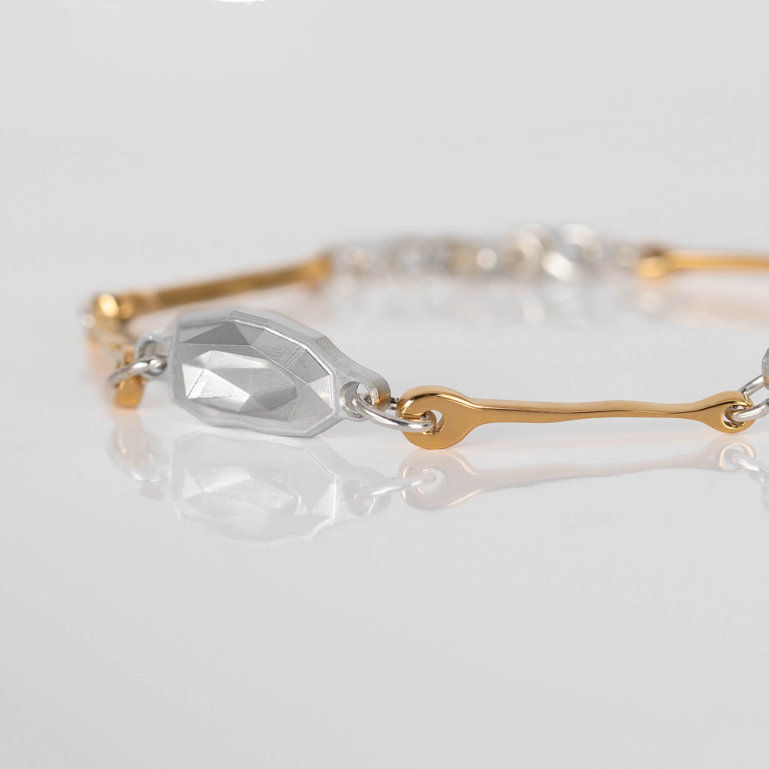 DIAMOND , BONE , BRACELET , FRONT , ALU , 24KRTGP