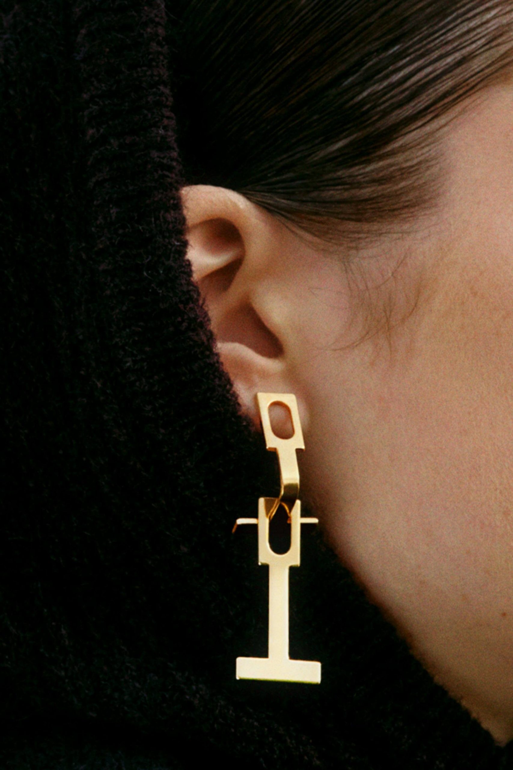 LEFT DAISY, EARRINGS, BRASS, CAMPAGNE