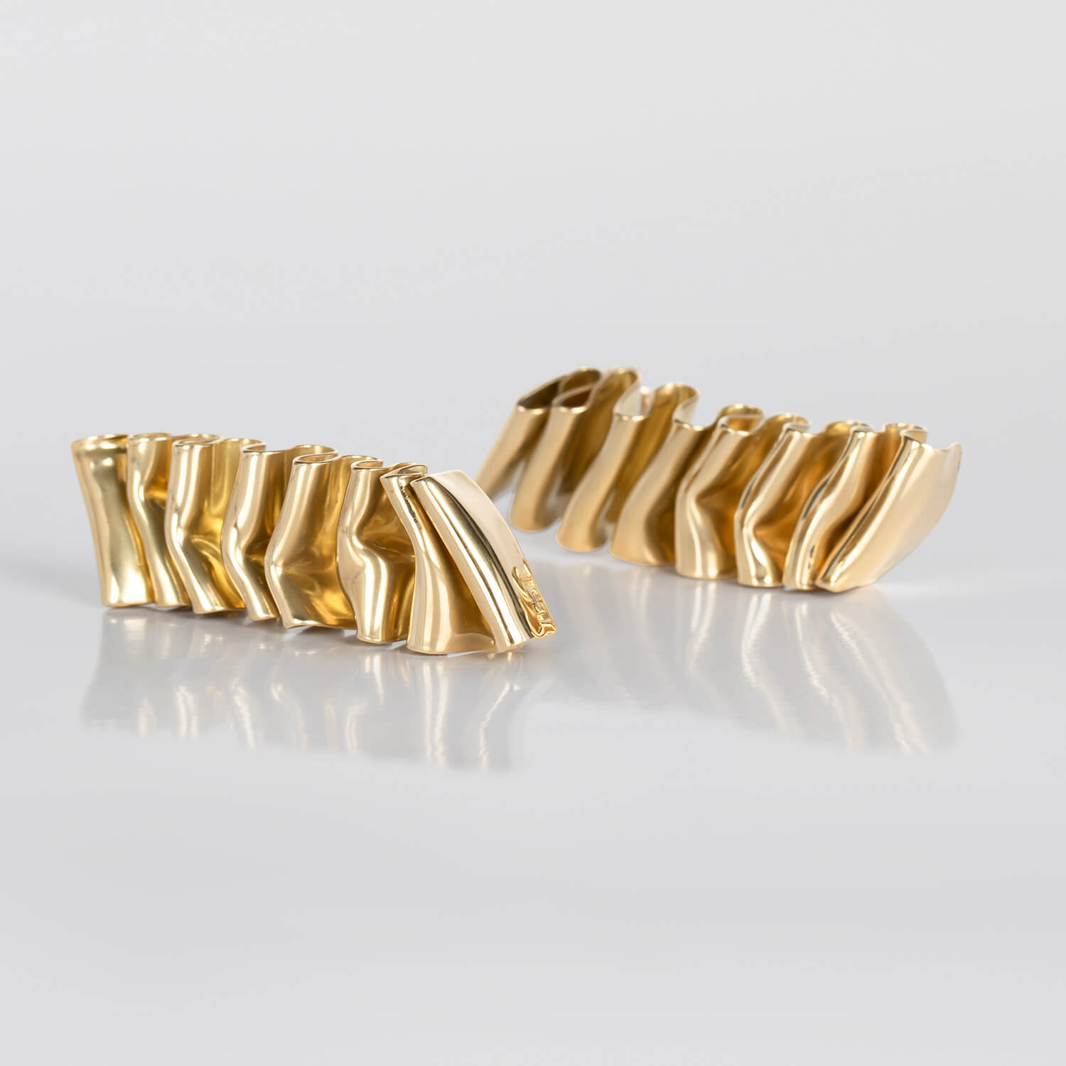 MIRR_WAVE_EARRINGS_SIDE_BRASS_WEB.jpg