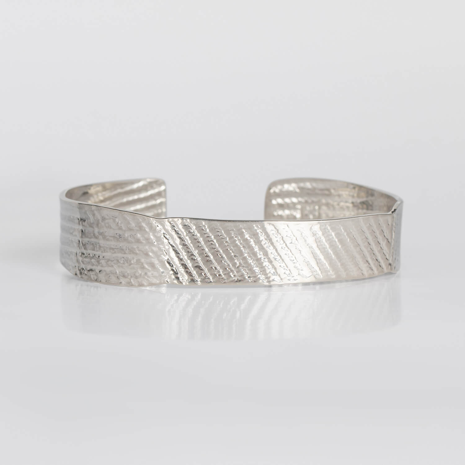 OLONG_BRACELET_FRONT_SILVER_WEB