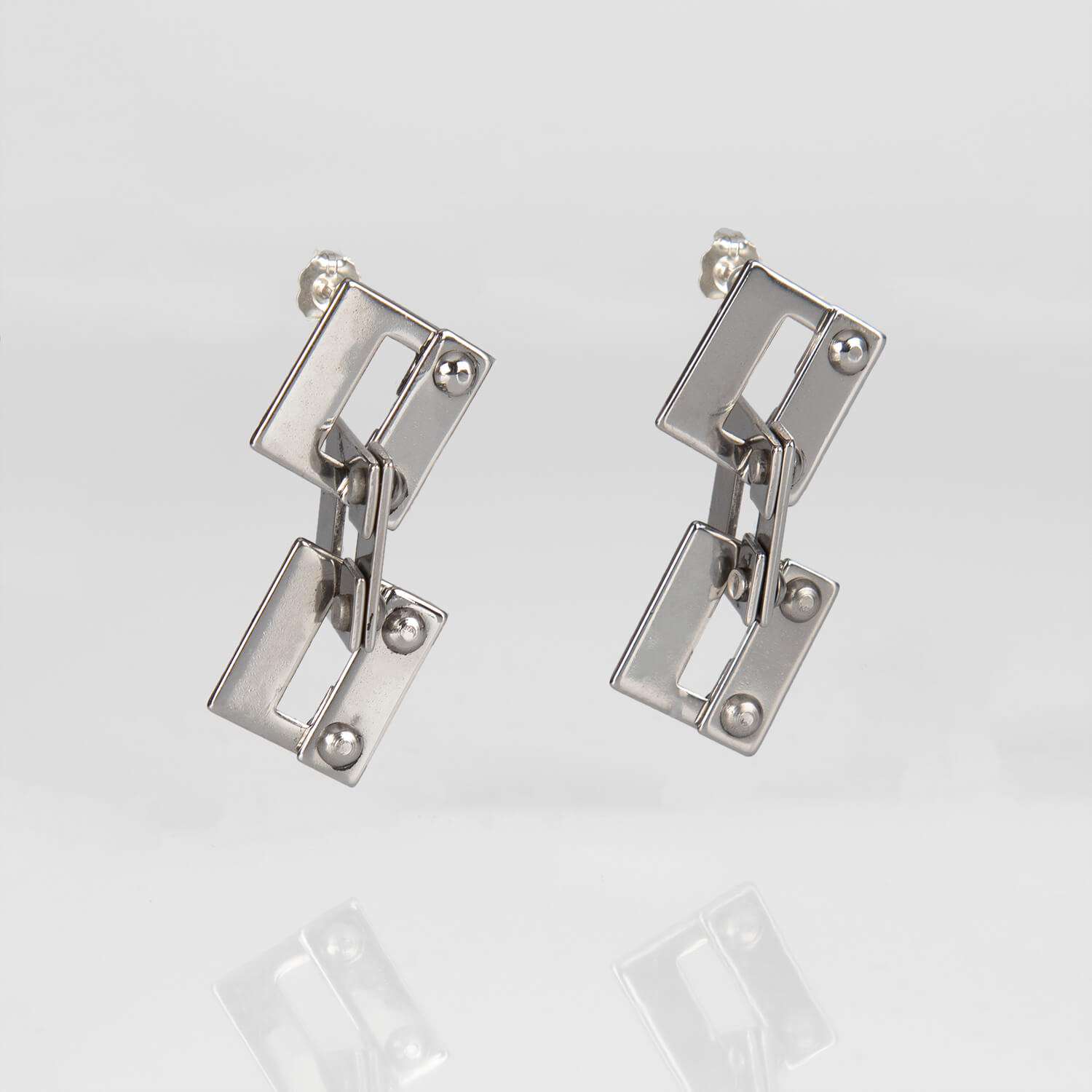 UNI_SWITCH_EARRINGS_FRONT_WEB