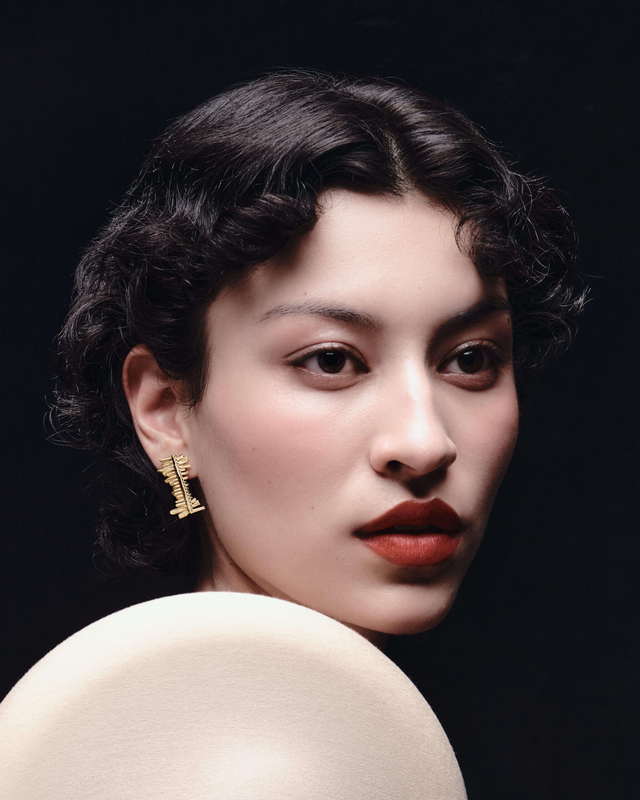 CAMPAGNE_STARR_SKELETON_EARRINGS_FACE2_WEB