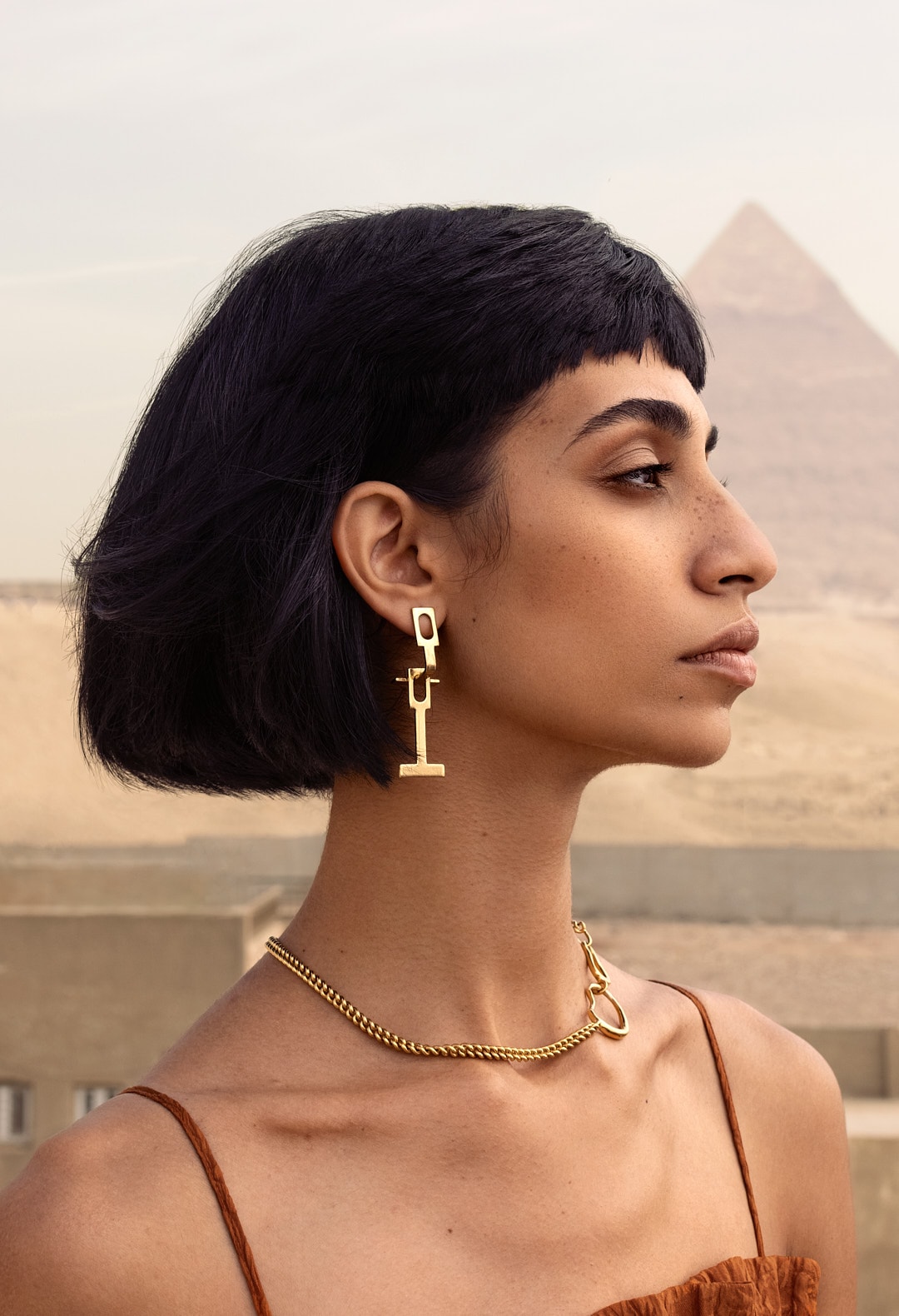 Coiffure Awards 2022, left daisy earrings