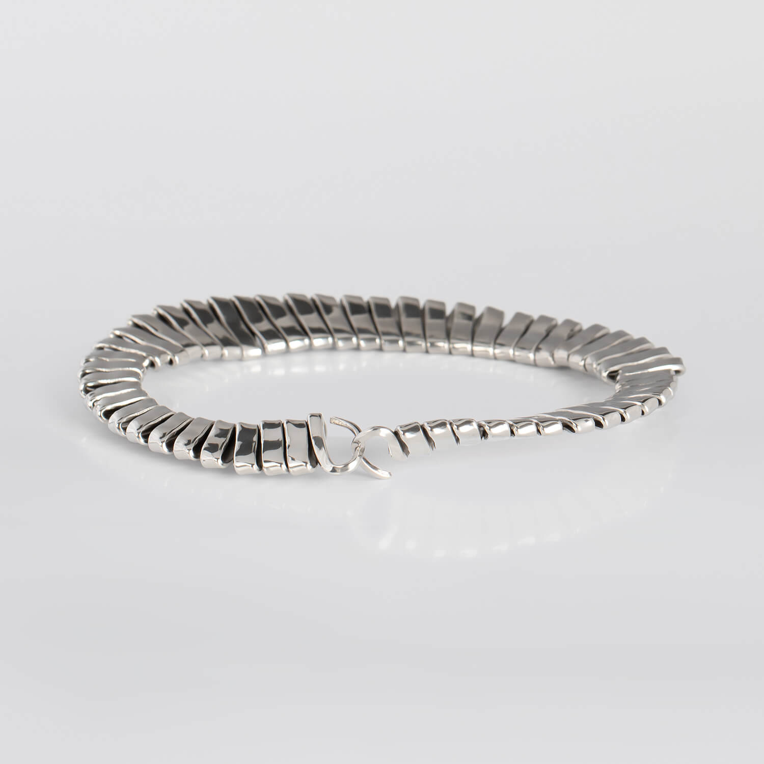 GRAY_LAPS_SEAL_BRACELET_BACK_RVS_WEB