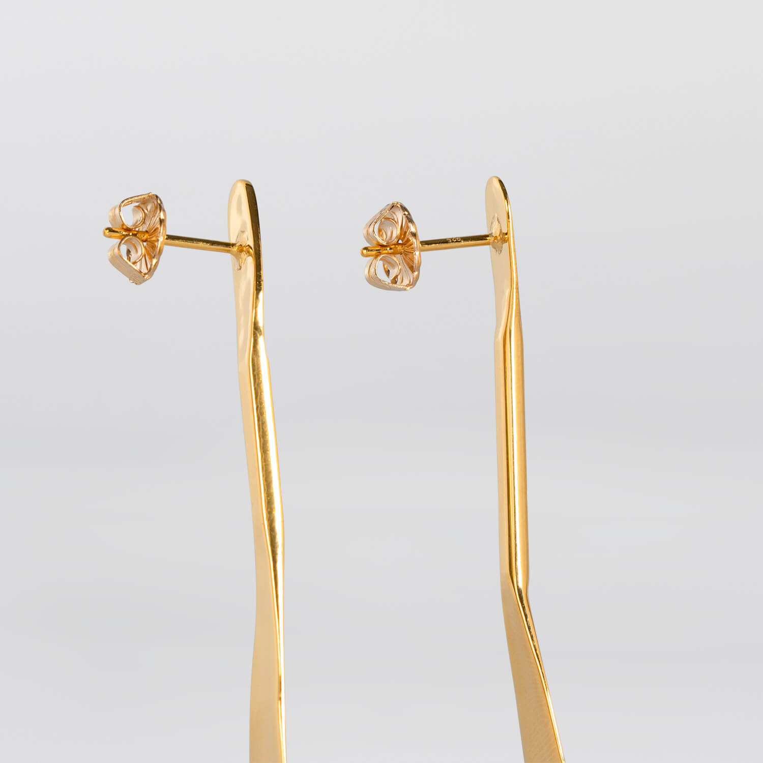 MIRR_FLAT_EARRINGS_SIDE_24KRTGP_WEB.jpg