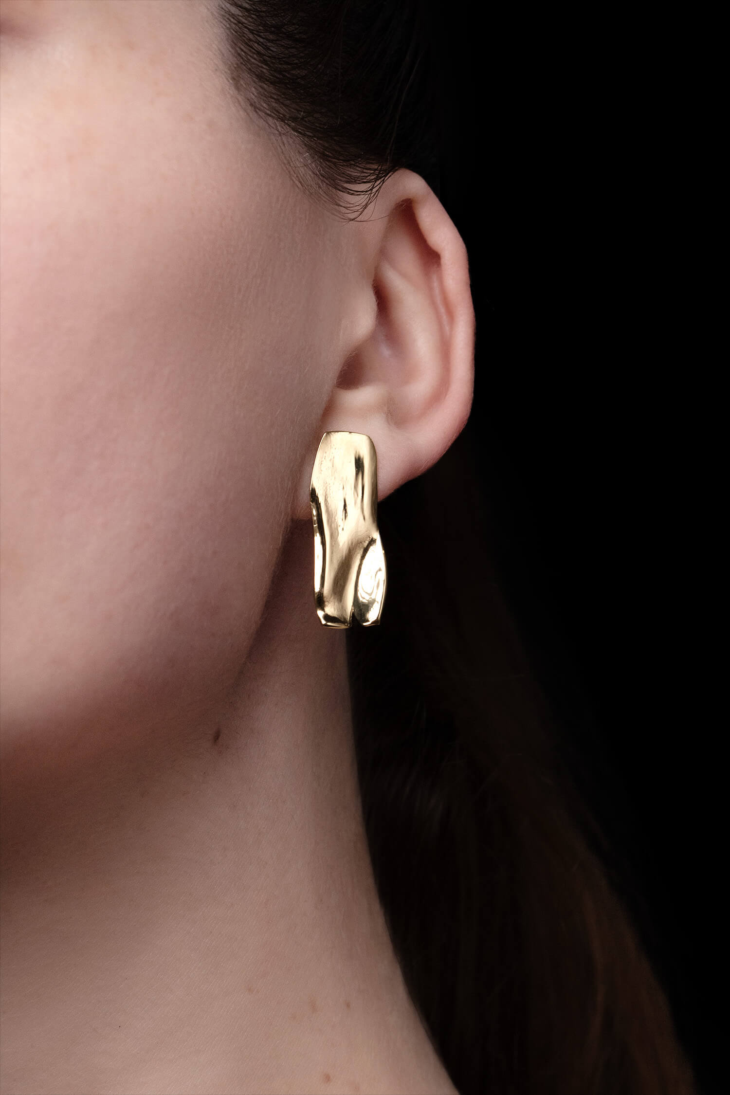 MIRR_RECTANGLE_EARRINGS_BODYSHOOT_BRASS._WEB.jpg