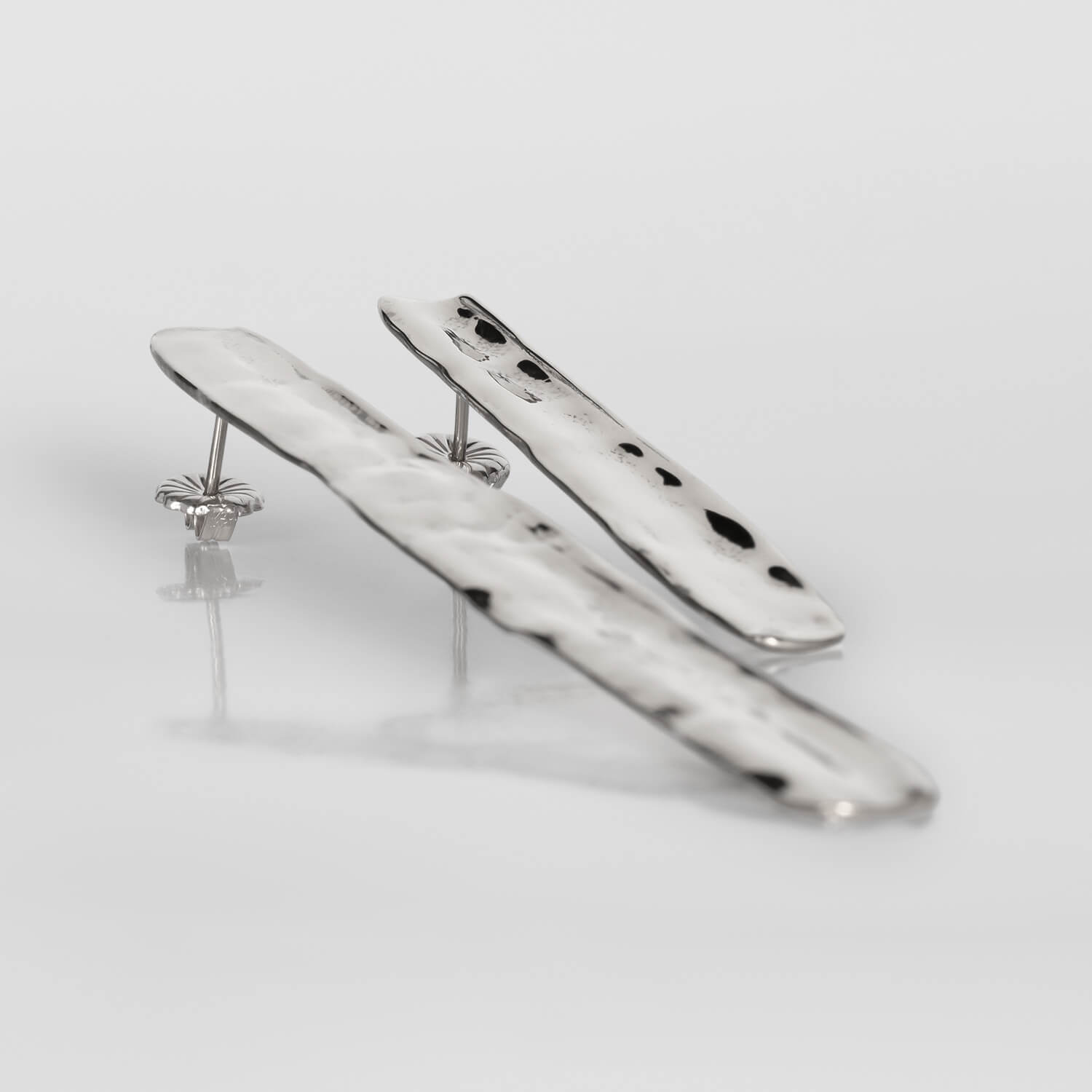 MIRR_RECTANGLE_L_EARRINGS_SIDE_SILVER_WEB.jpg