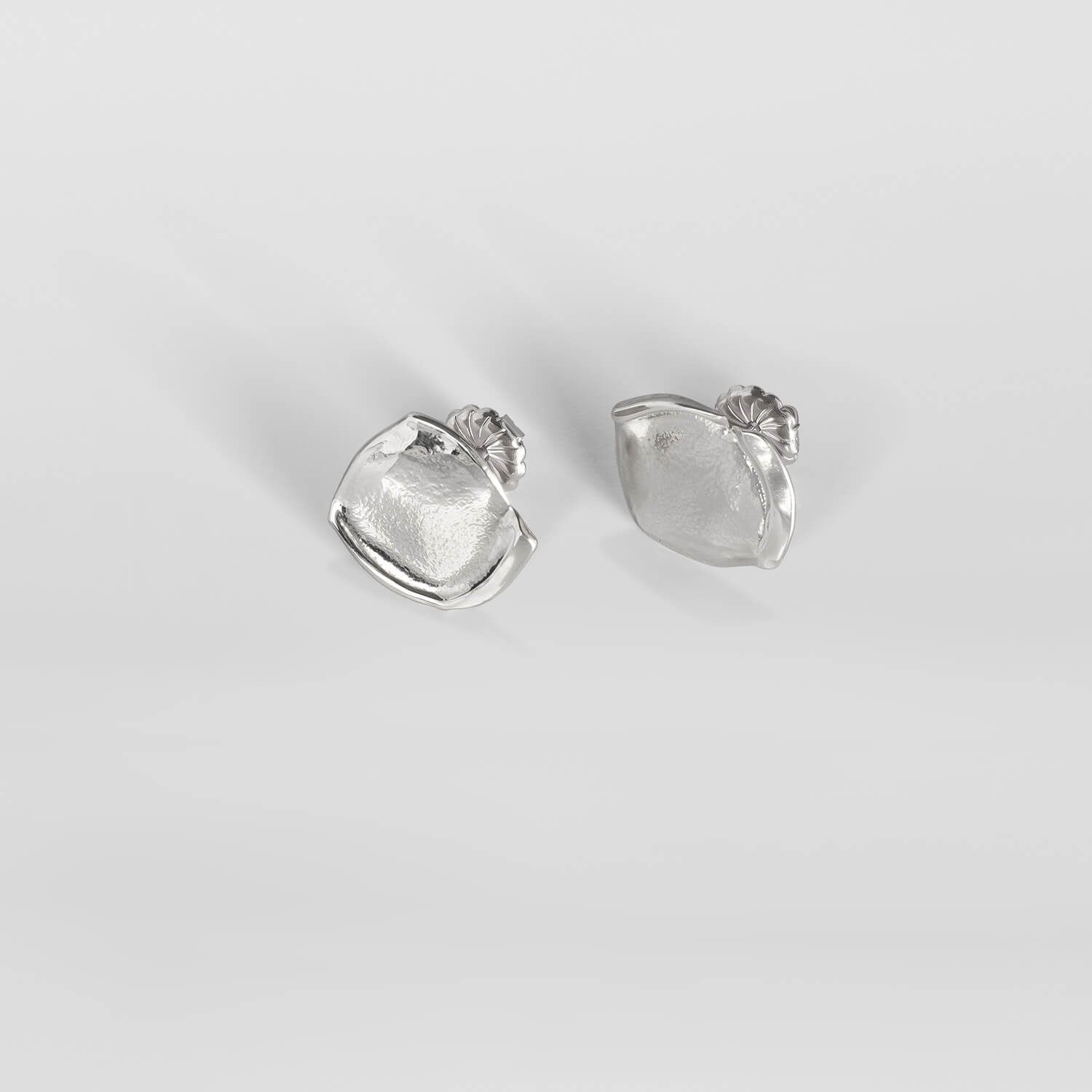 MIRR_RECTANGLE_SMALL_EARRINGS_FRONT_SILVER_WEB.jpg