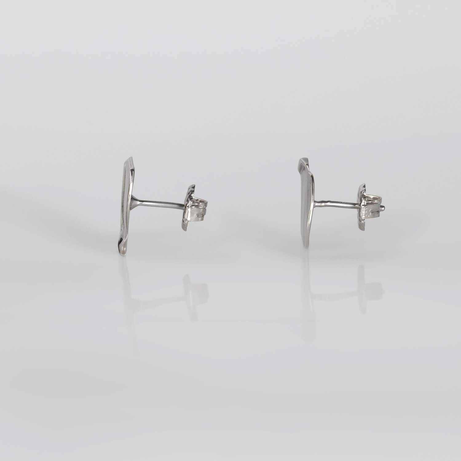 MIRR_RECTANGLE_SMALL_EARRINGS_SIDE_SILVER_WEB.jpg