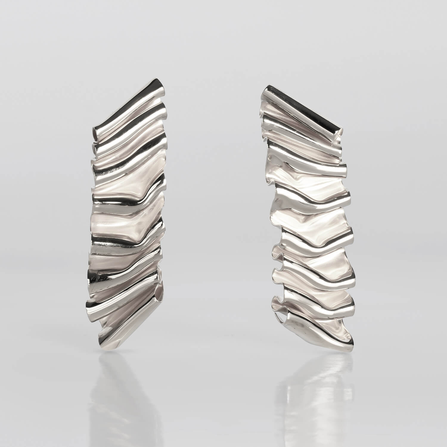 MIRR_WAVE_EARRINGS_FRONT_SILVER_WEB.jpg