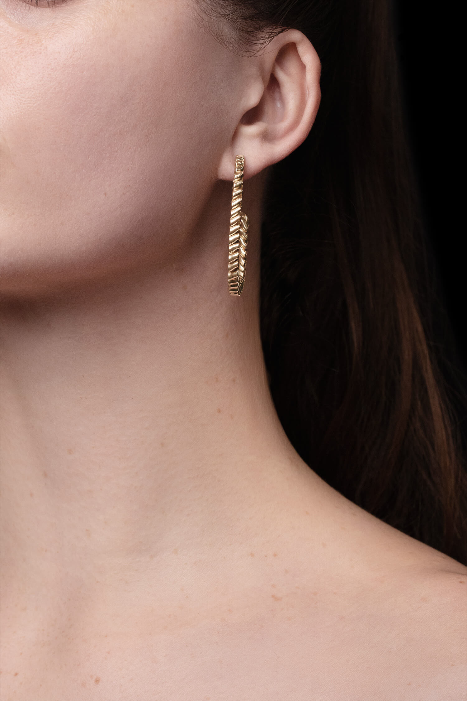 MIRR_WAVE_LOOPS_EARRINGS_BODYSHOOT_BRASS_WEB.jpg