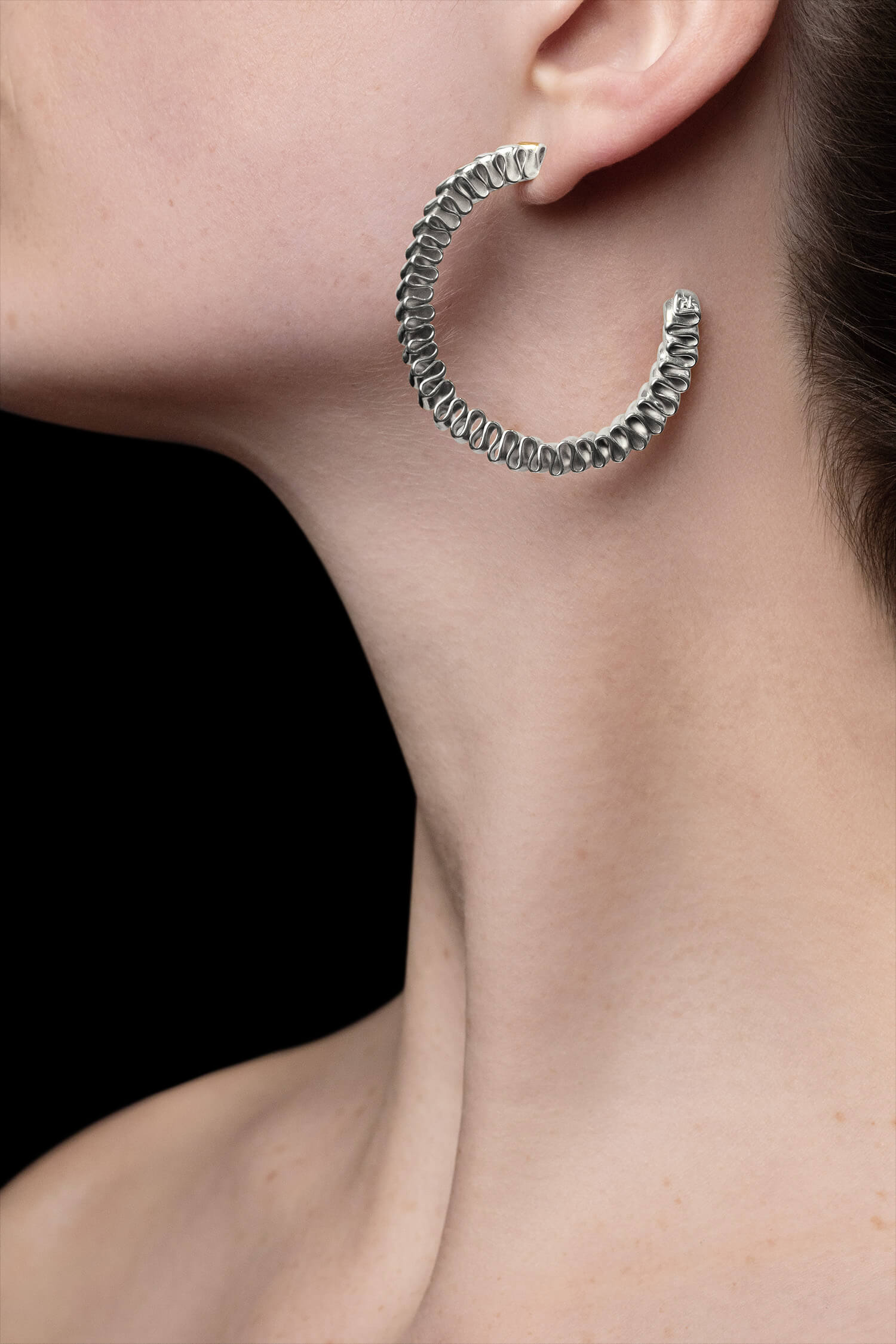 MIRR_WAVE_LOOPS_EARRINGS_BODYSHOOT_SILVER._WEB.jpg