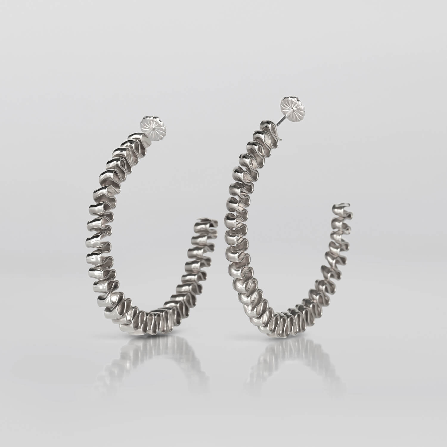 MIRR_WAVE_LOOPS_EARRINGS_SIDE_SILVER_WEB