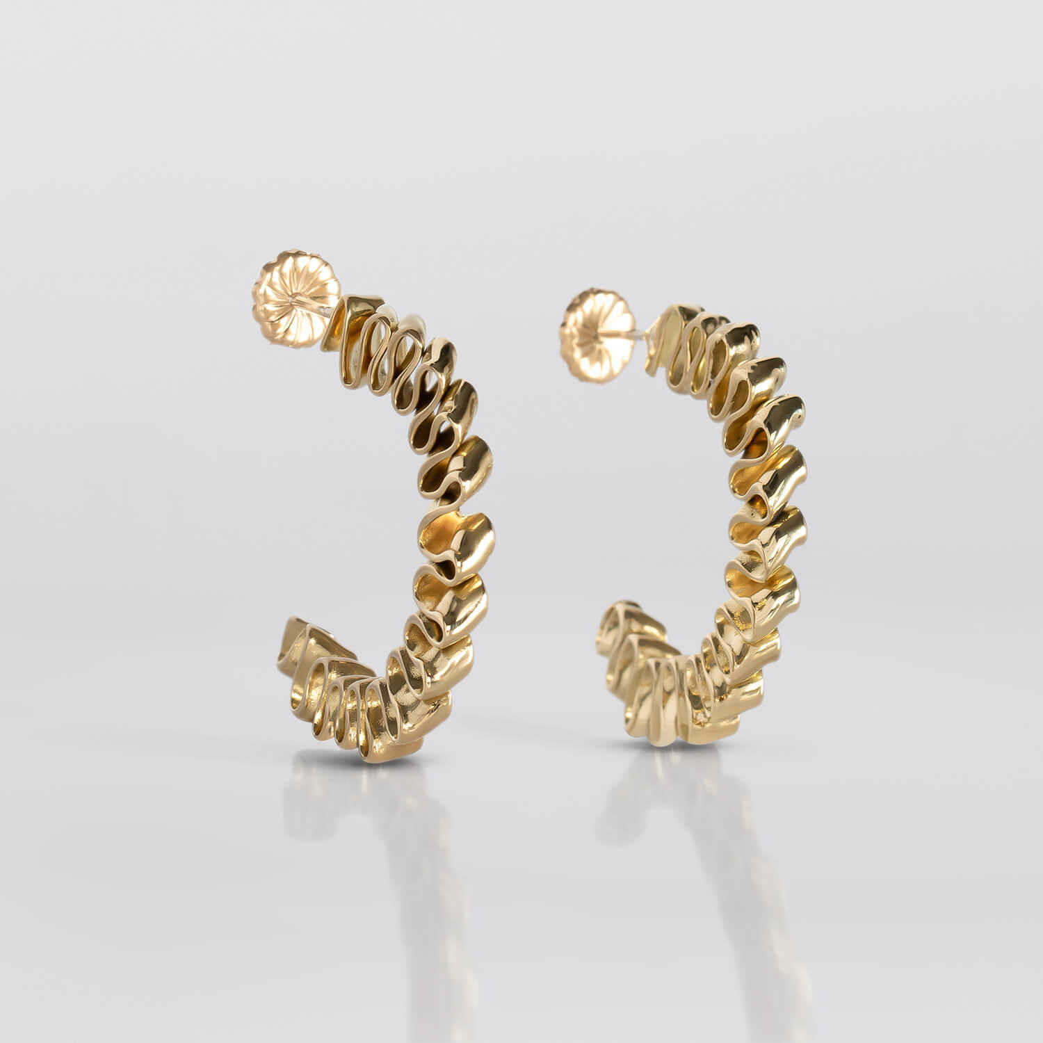 MIRR_WAVE_LOOPS_S_EARRINGS_SIDE_BRASS_WEB.jpg