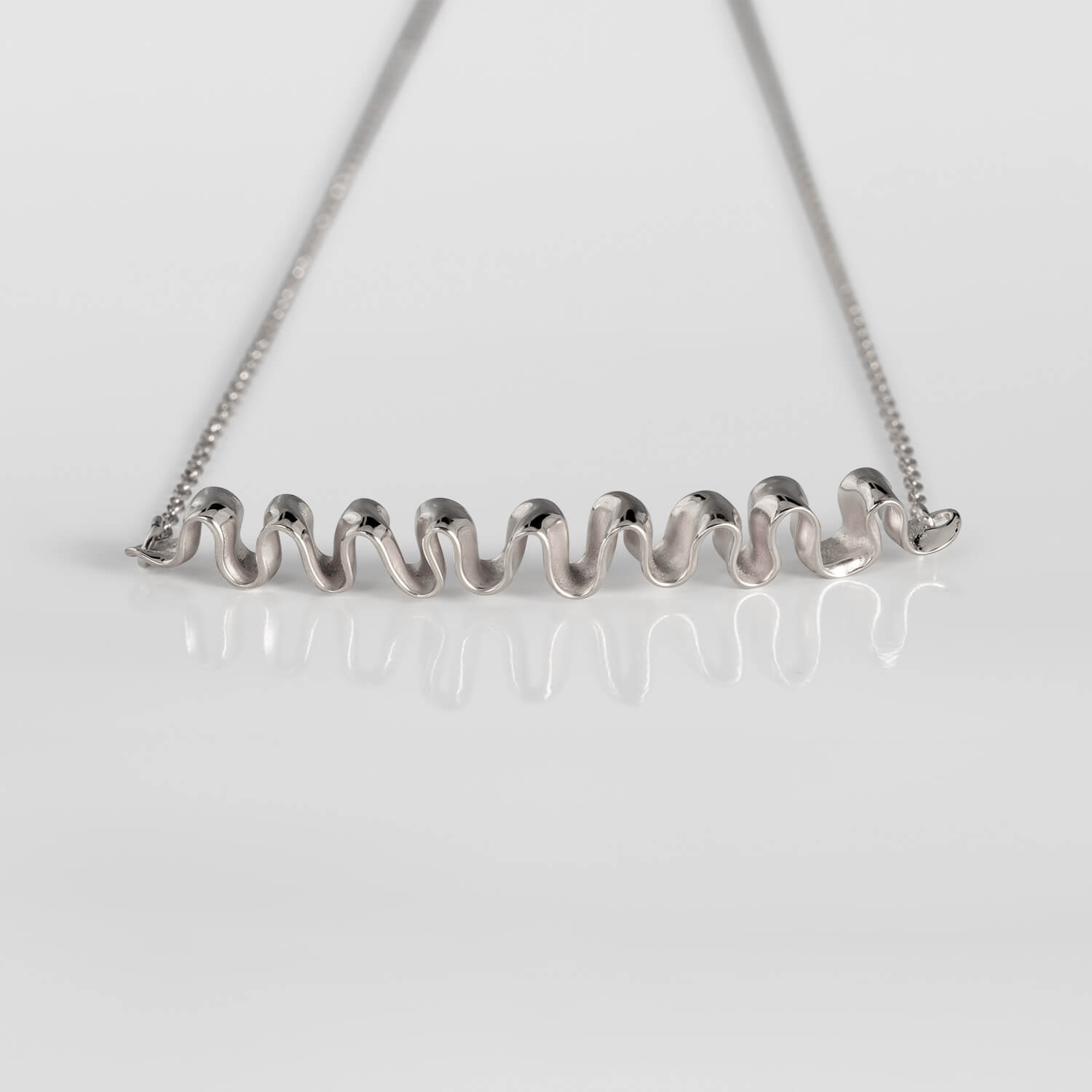 MIRR_WAVE_NECKLACE_FRONT_SILVER_WEB.jpg