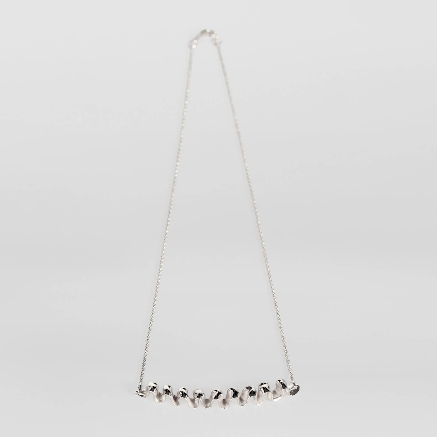 MIRR_WAVE_NECKLACE_LAYING_SILVER_WEB.jpg