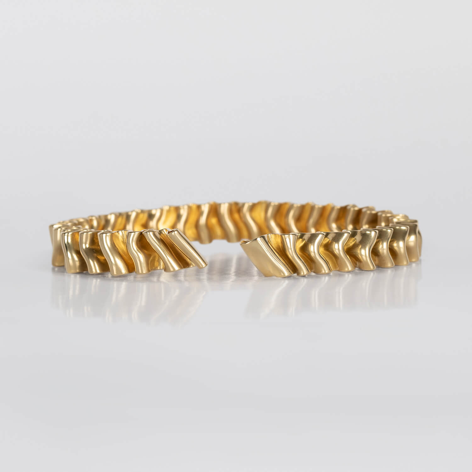 MIRR_WAVE_SMALL_BRACELET_BACK_BRASS_WEB.jpg