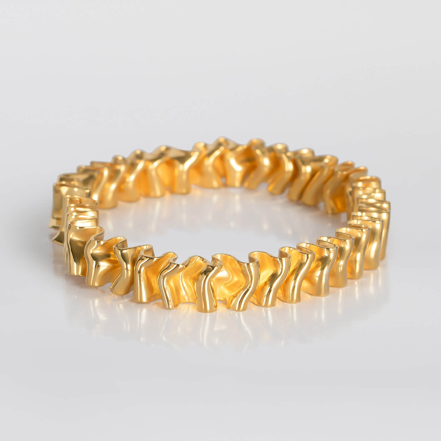 MIRR_WAVE_SMALL_BRACELET_LAYING_24KRTGP_WEB.jpg