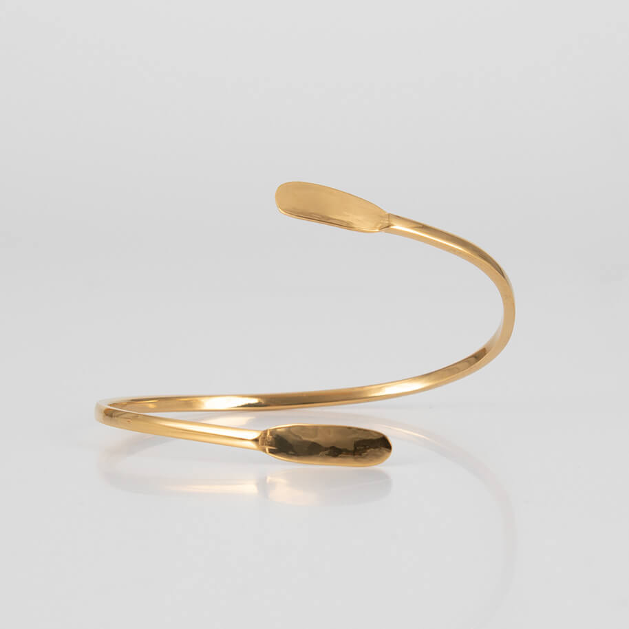 OLONG_FLAT_BRACELET_FRONT_BRASS_LOW