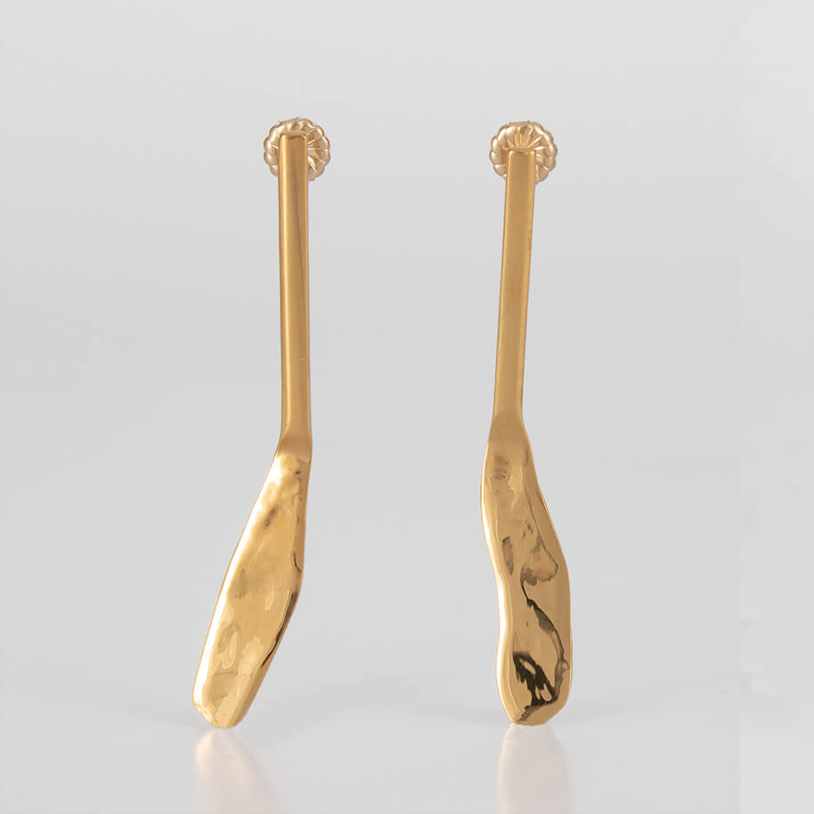 OLONG_FLOW_EARRINGS_FRONT_BRASS_LOW