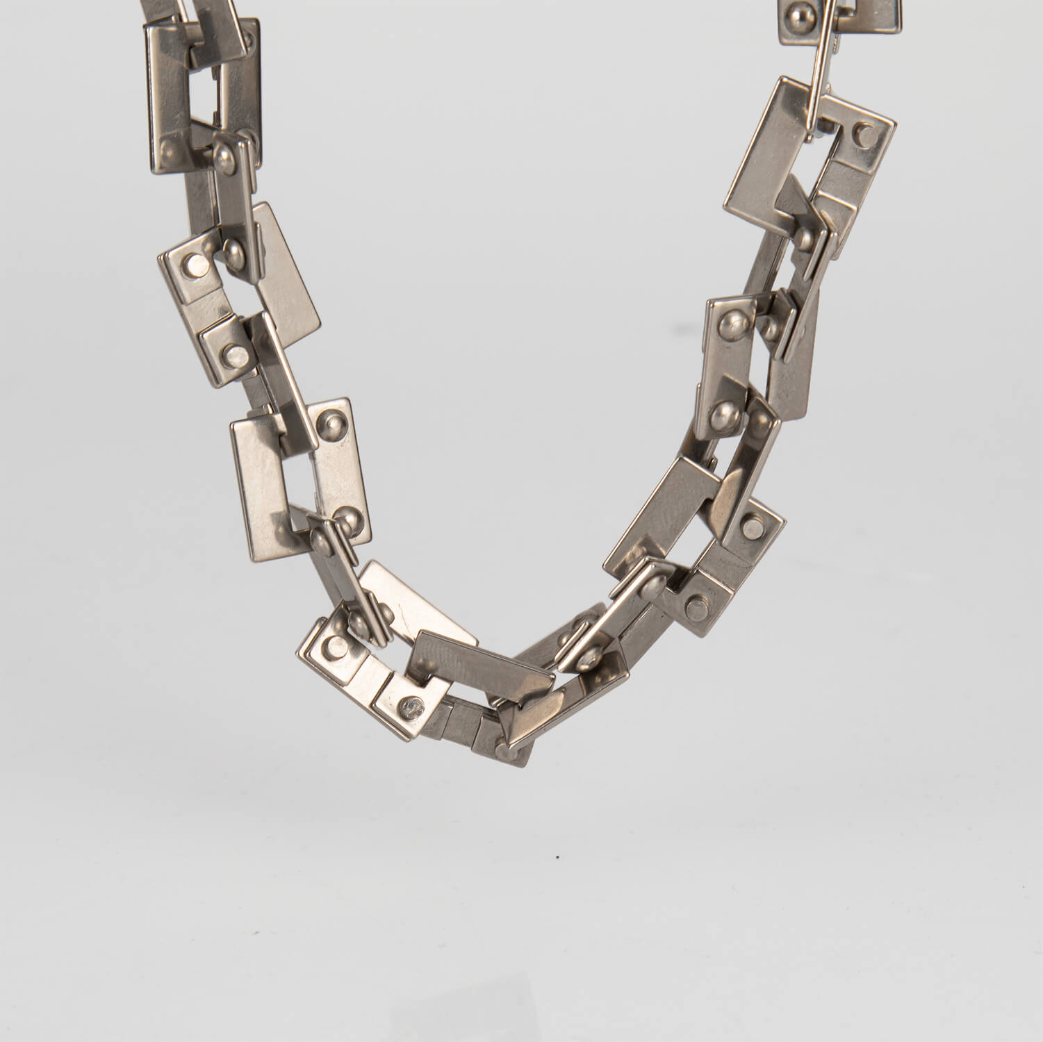 UNI_SWITCH-_NECKLACE_DETAIL2_WEB