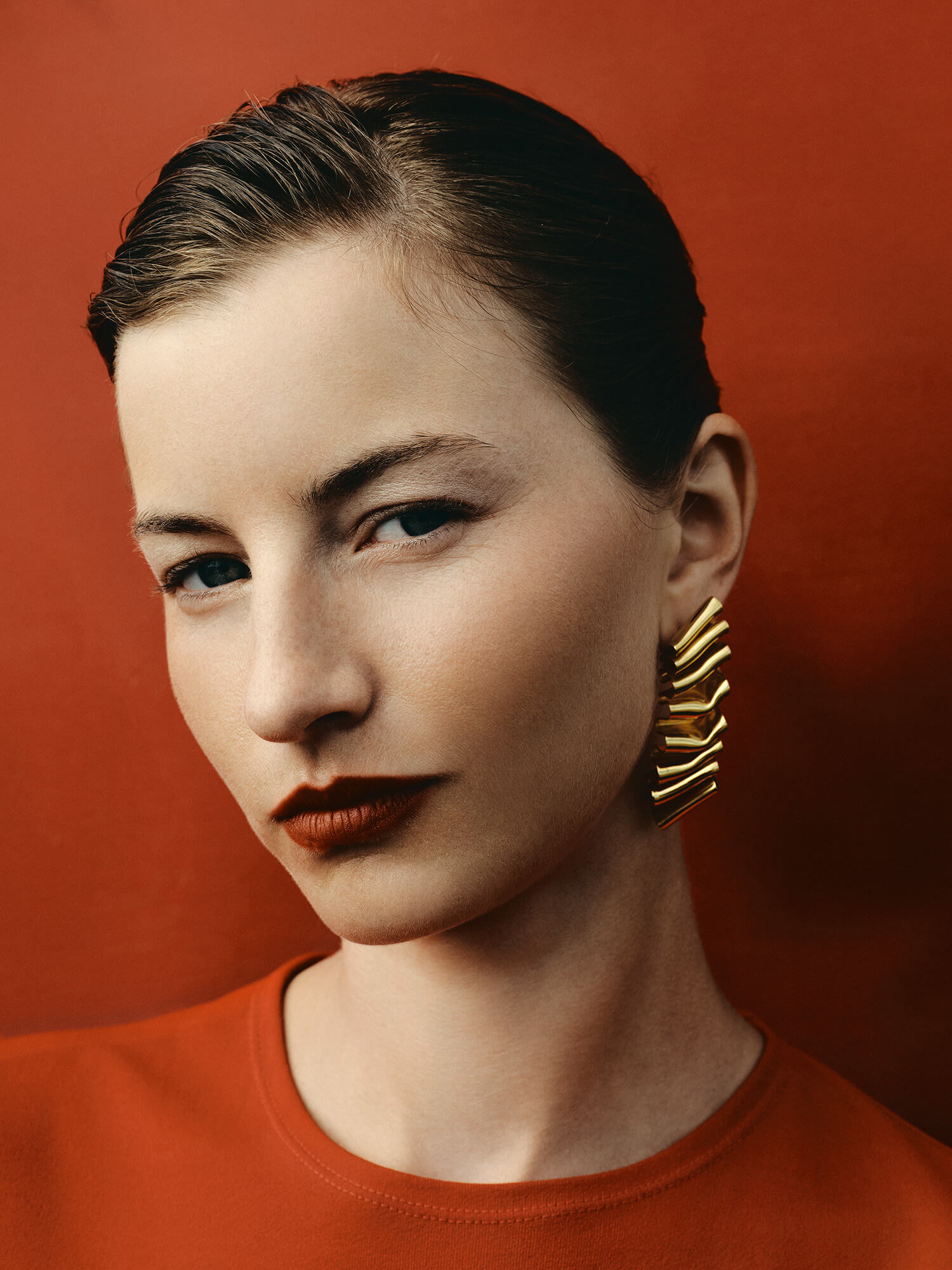MIRR_WAVE_EARRINGS_CAMPAGNE_24KRTGP_WEB.jpg